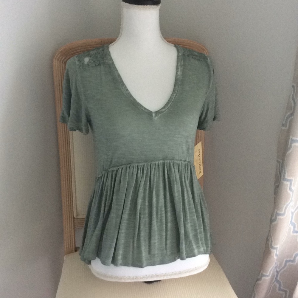 NWT Rewind peplum v-neck top XS green lace